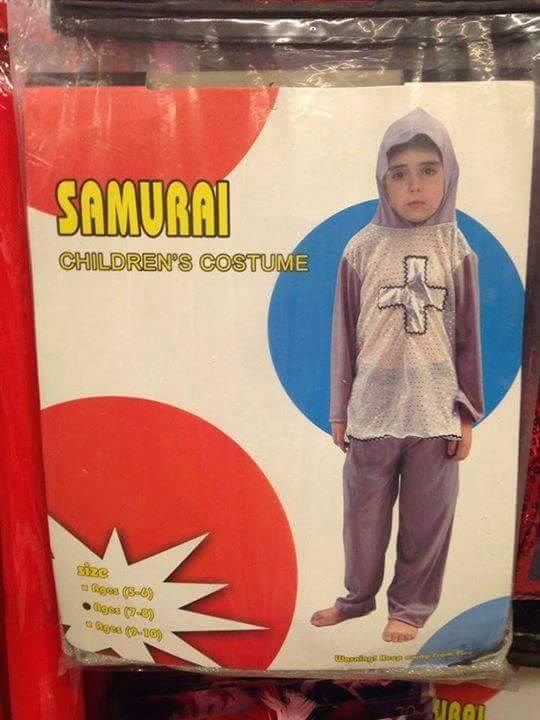 Samurai costume that is a small knight without shoes on