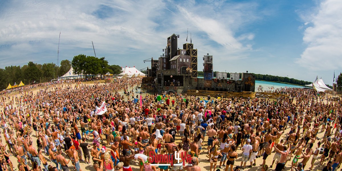 Dominator 2014 Raw Hardstyle Stage Flickr Photo on net.photos