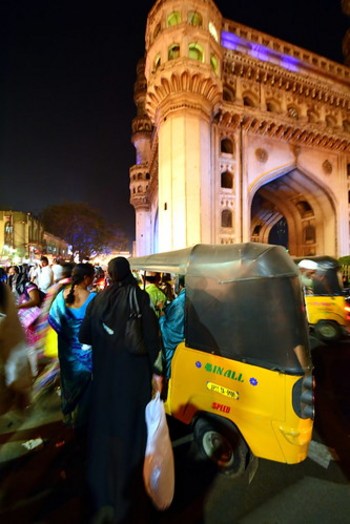 India - Telangana - Hyderabad - Streetlife At Night With Auto Rickshaw - 1