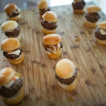 Happy National #Cheeseburger Day! Check out these mini cheeseburger #sliders from @oneatlanticevents in #AtlanticCity! #njwedding #oneatlanticevents #oneatlantic #nationalcheeseburgerday #cheeseburgerday #cheeseburgersliders #catering #horsdoeuvres #njwed