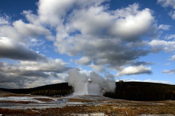 Eruption : Old Faithful Geyser, Yellowstone NP, USA- V