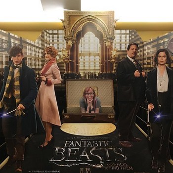 Really loved seeing Fantastic Beast the other day! It was so magical! ✨💗🌈 Anyone have any good Thanksgiving movies they always watch? 🇹🇻🍗