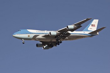 _J8A5907 Air Force One arriving in Tucson