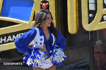 WWE® SUPERSTARS JOIN DALLAS COWBOYS MICAH PARSONS, DALLAS COWBOYS HALL OF FAMER DREW PEARSON AND LOCAL OFFICALS TO UNVEIL SPECIAL WRESTLEMANIA MURAL TO CELEBRATE 30 DAYS UNTIL WRESTLEMANIA