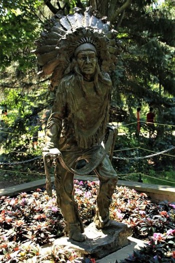 Tuscarora Chief Clinton Rickard's Statue, Niagara Falls State Park, New York State, USA.