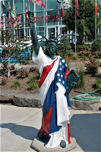 Statue Of Liberty, Niagara Falls City, Niagara County, New York State, USA.