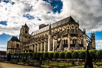 Architecture Today...  #Church #cathedral #France #cathédrale #Bourges #centre #summertime #sky #travelling #cloud #travel #citytrip #cityphotography #minhson #photographer #Sony #sonyalpha #Sonya7 #architecture #god #catholic #highpower #manson #mirrorle