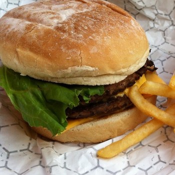 Deluxe Cheeseburger @ Cap'n Brickbeard's Burgers