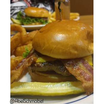 Happy National Cheeseburger day #food #foodphotography #cheeseburger #BaconCheeseburger #burger #IHOP #NationalCheeseburgerDay