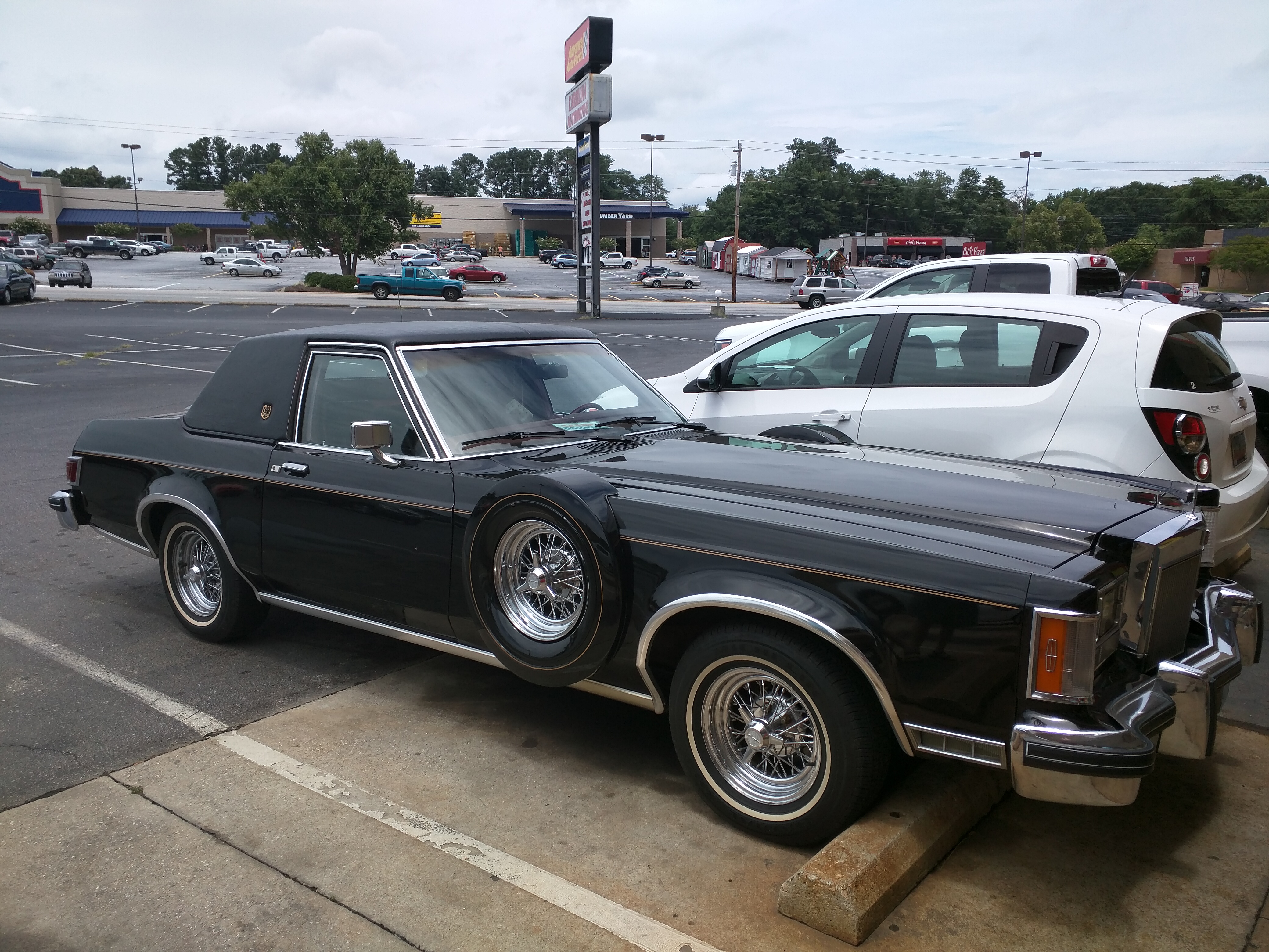 Grandeur motor car corp. Lincoln Versailles